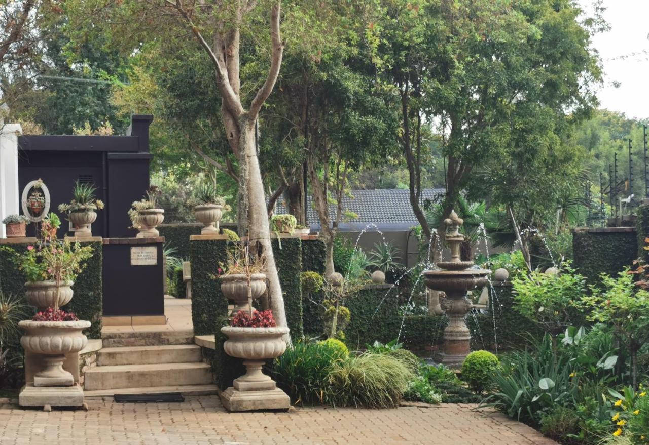 At 98 On Lynburn Guest House Pretoria-Noord Exteriér fotografie