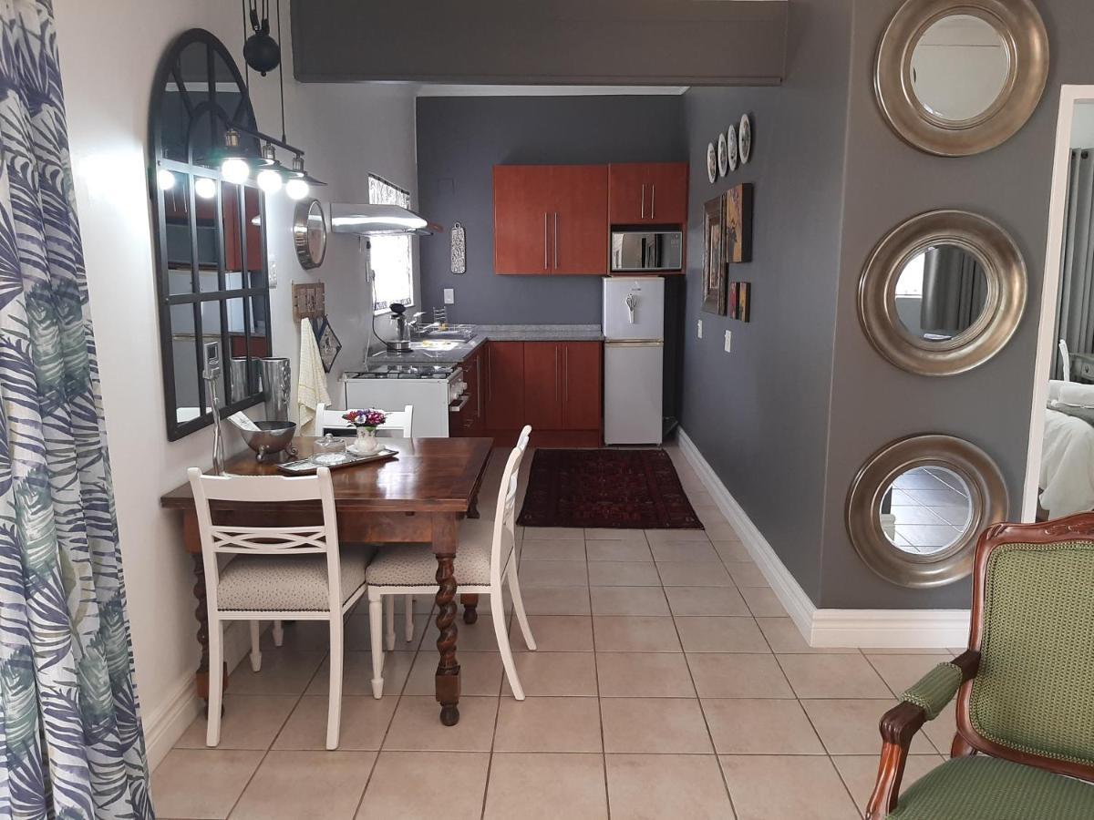 At 98 On Lynburn Guest House Pretoria-Noord Exteriér fotografie
