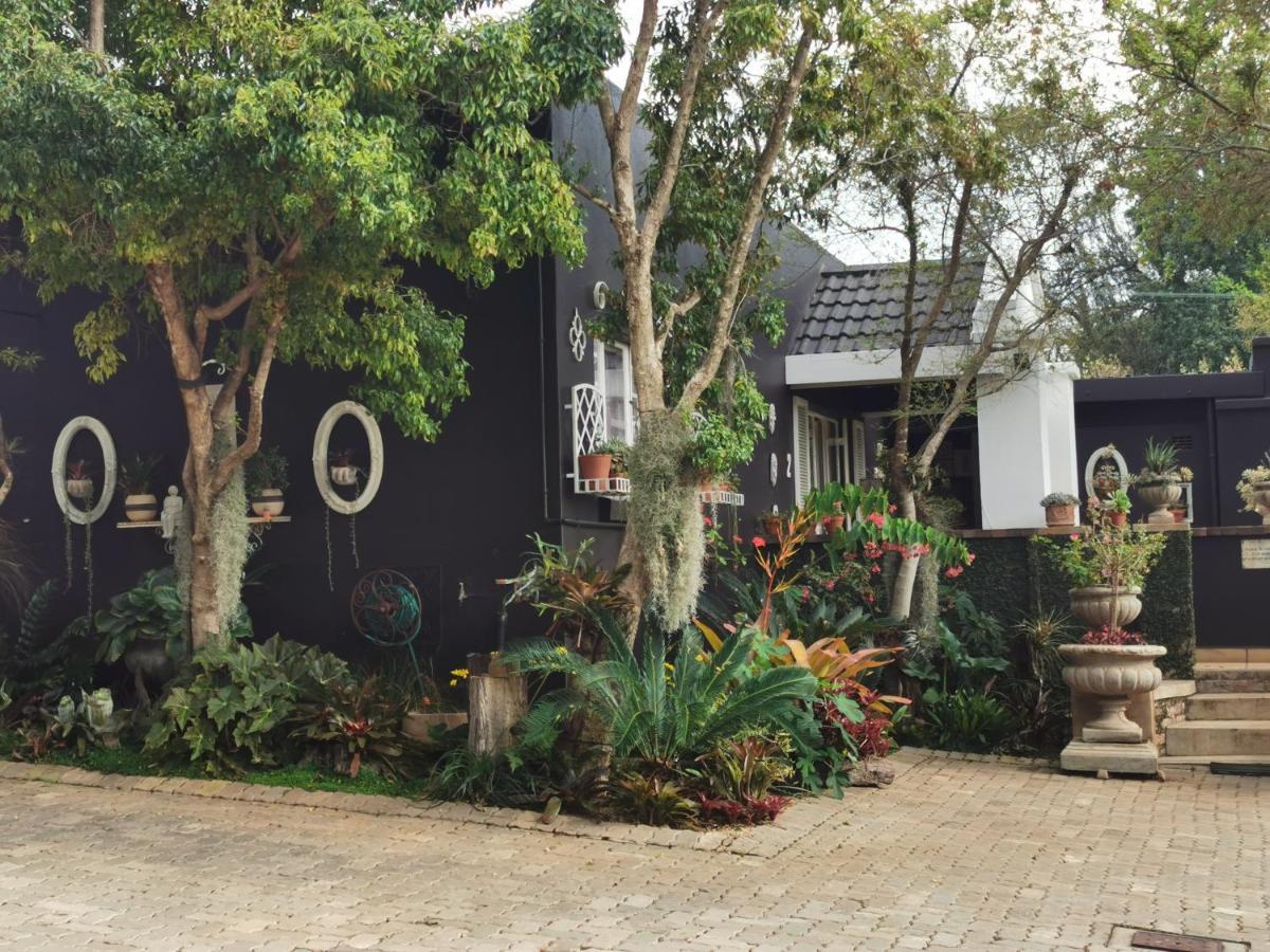 At 98 On Lynburn Guest House Pretoria-Noord Exteriér fotografie