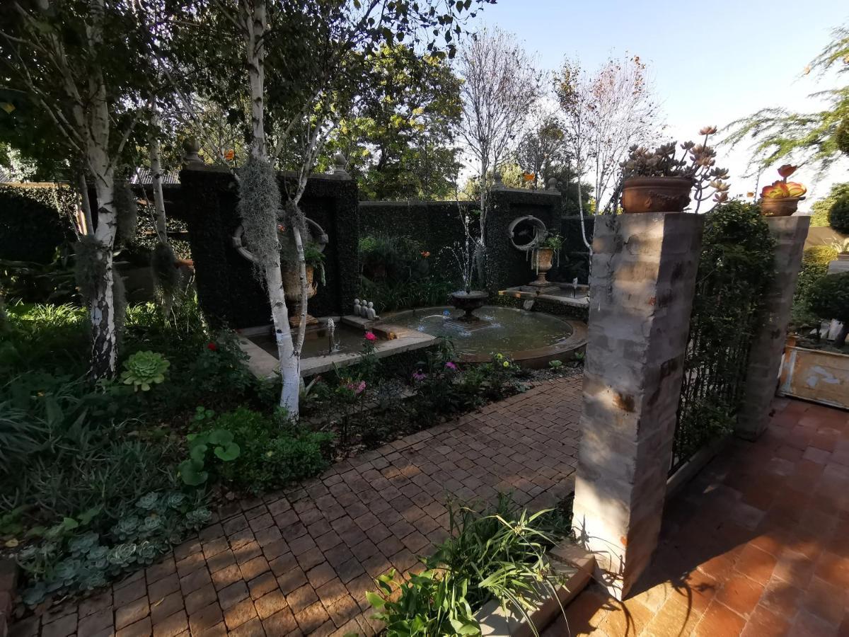 At 98 On Lynburn Guest House Pretoria-Noord Exteriér fotografie