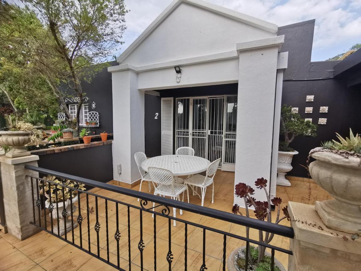 At 98 On Lynburn Guest House Pretoria-Noord Exteriér fotografie