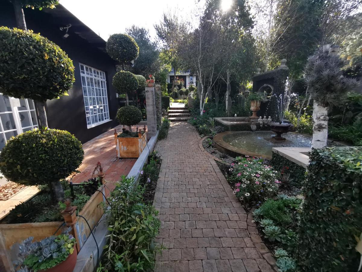 At 98 On Lynburn Guest House Pretoria-Noord Exteriér fotografie