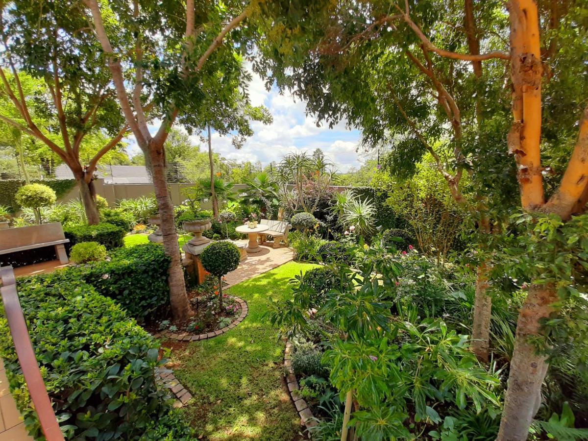 At 98 On Lynburn Guest House Pretoria-Noord Exteriér fotografie