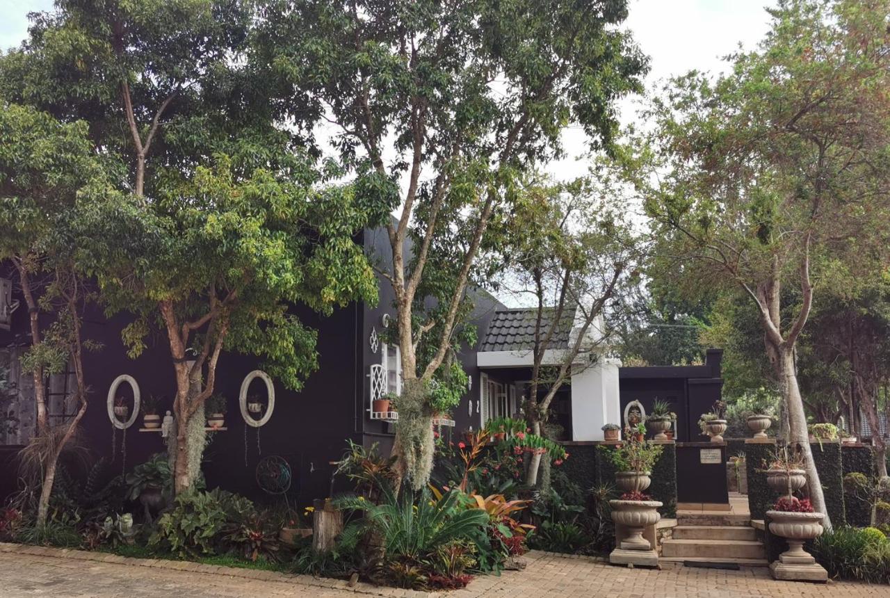 At 98 On Lynburn Guest House Pretoria-Noord Exteriér fotografie