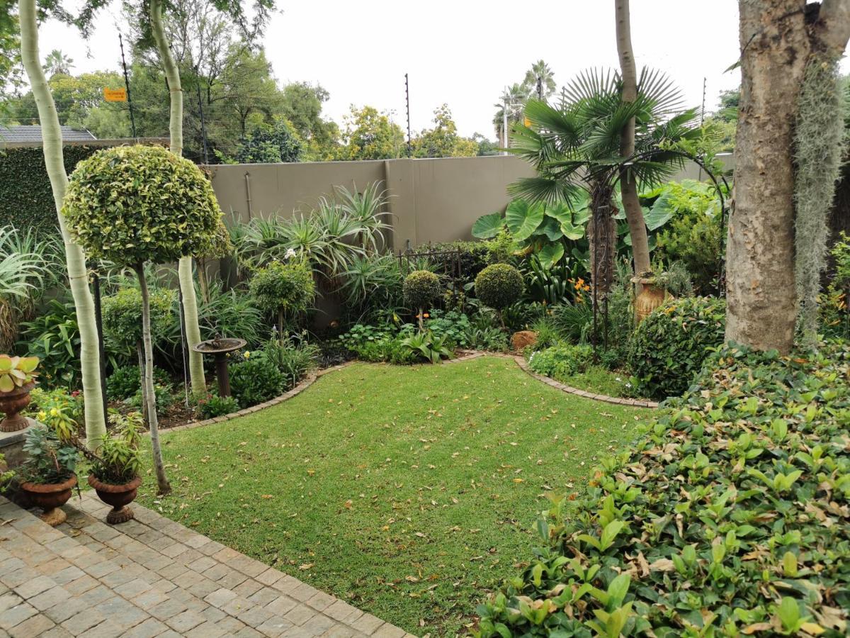 At 98 On Lynburn Guest House Pretoria-Noord Exteriér fotografie