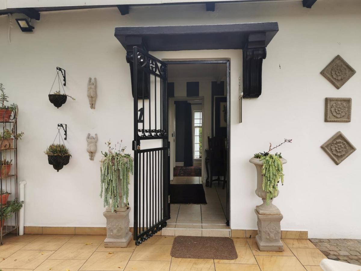 At 98 On Lynburn Guest House Pretoria-Noord Exteriér fotografie