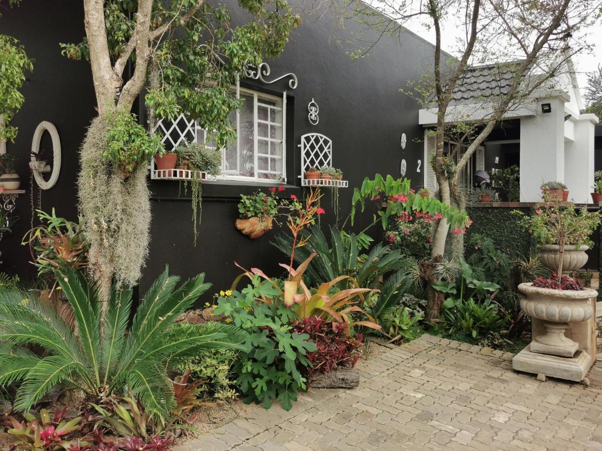 At 98 On Lynburn Guest House Pretoria-Noord Exteriér fotografie