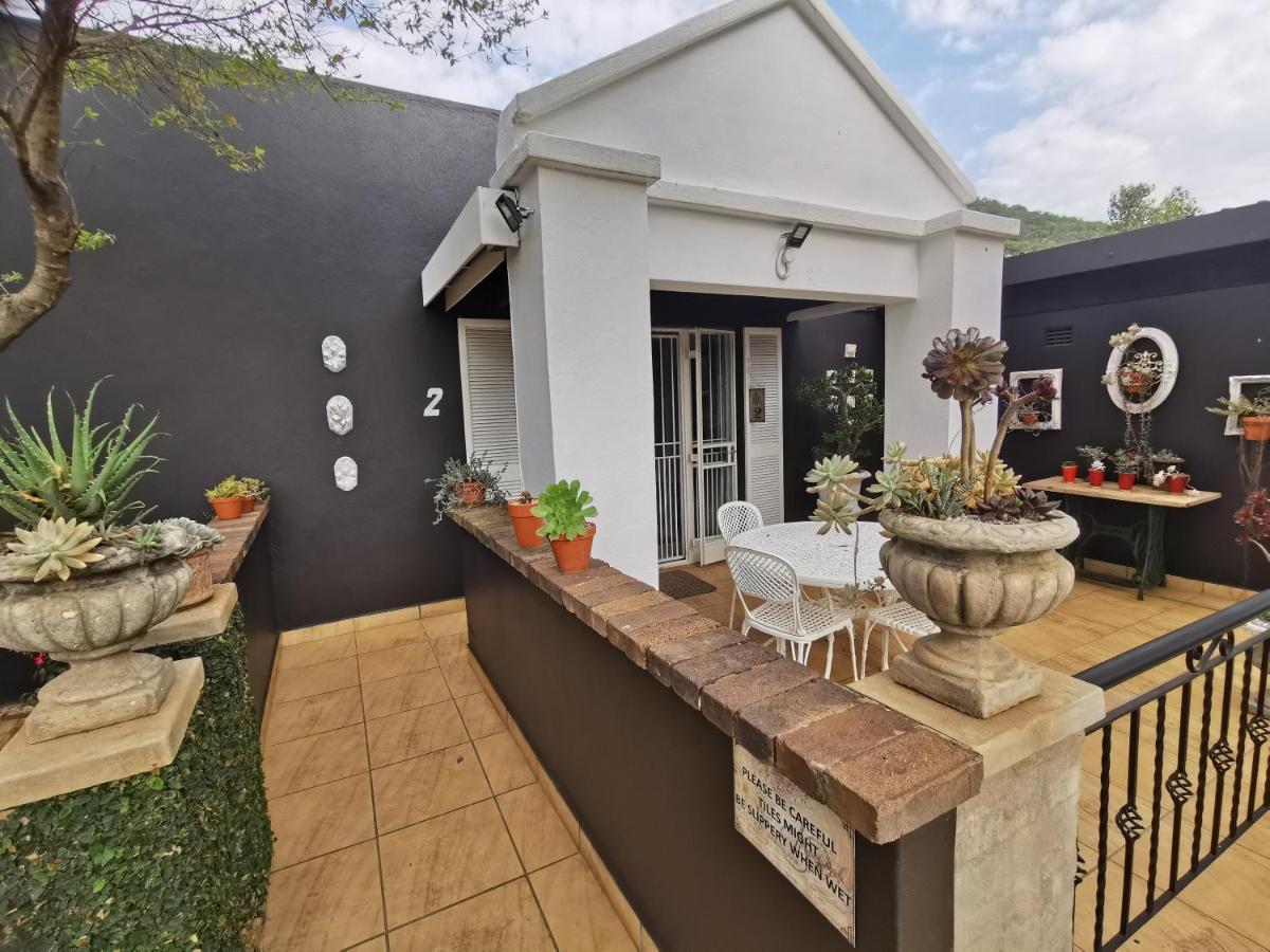 At 98 On Lynburn Guest House Pretoria-Noord Exteriér fotografie