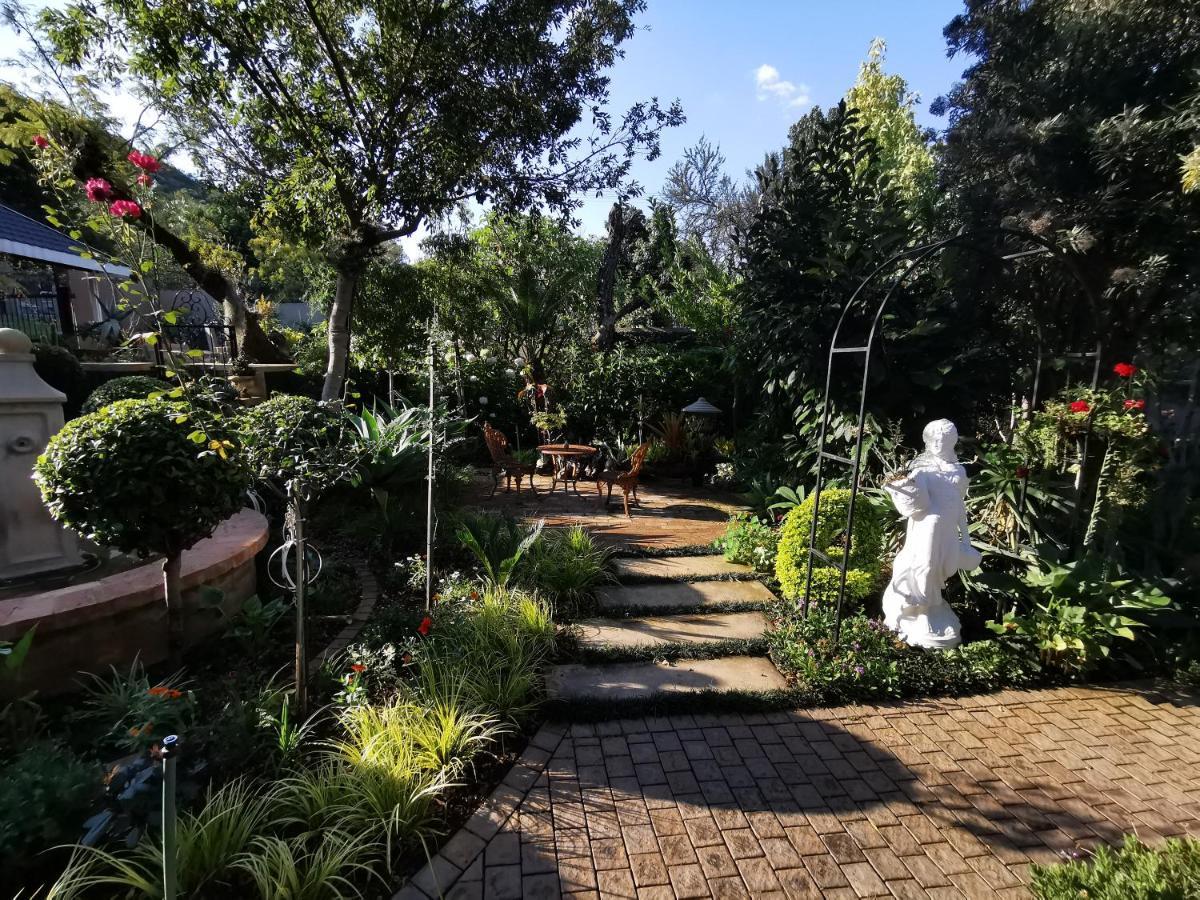 At 98 On Lynburn Guest House Pretoria-Noord Exteriér fotografie
