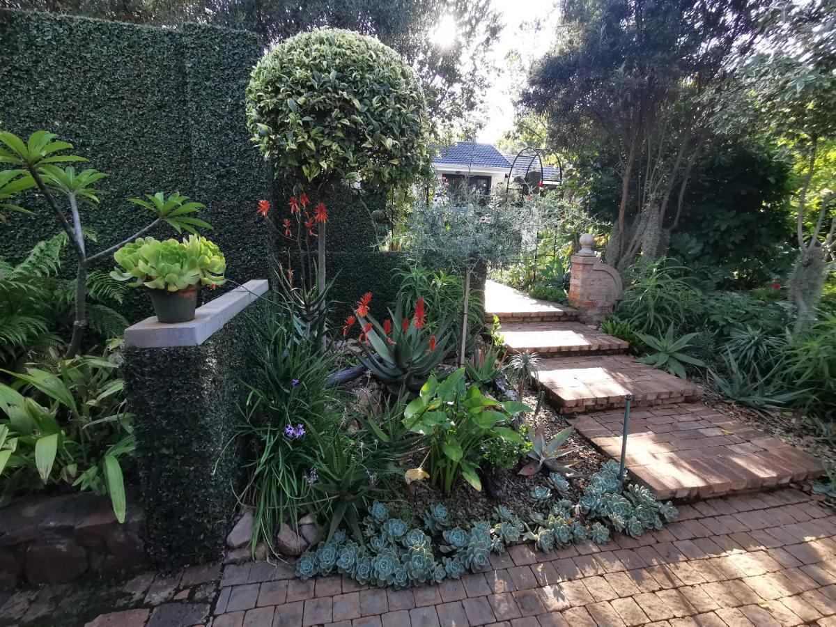 At 98 On Lynburn Guest House Pretoria-Noord Exteriér fotografie