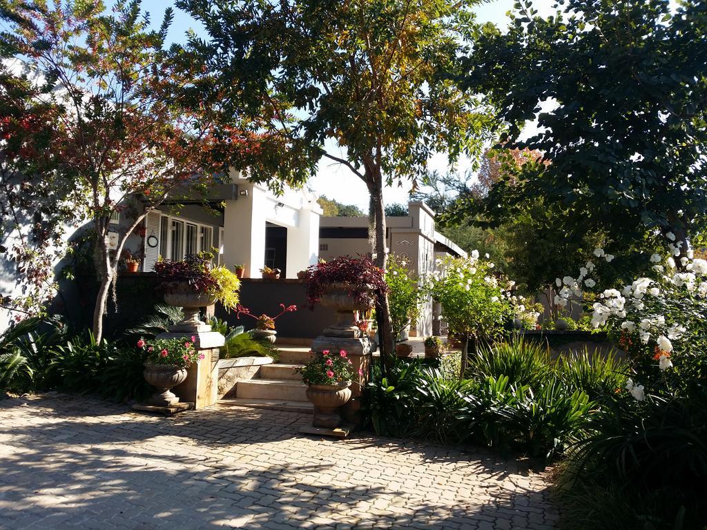 At 98 On Lynburn Guest House Pretoria-Noord Exteriér fotografie