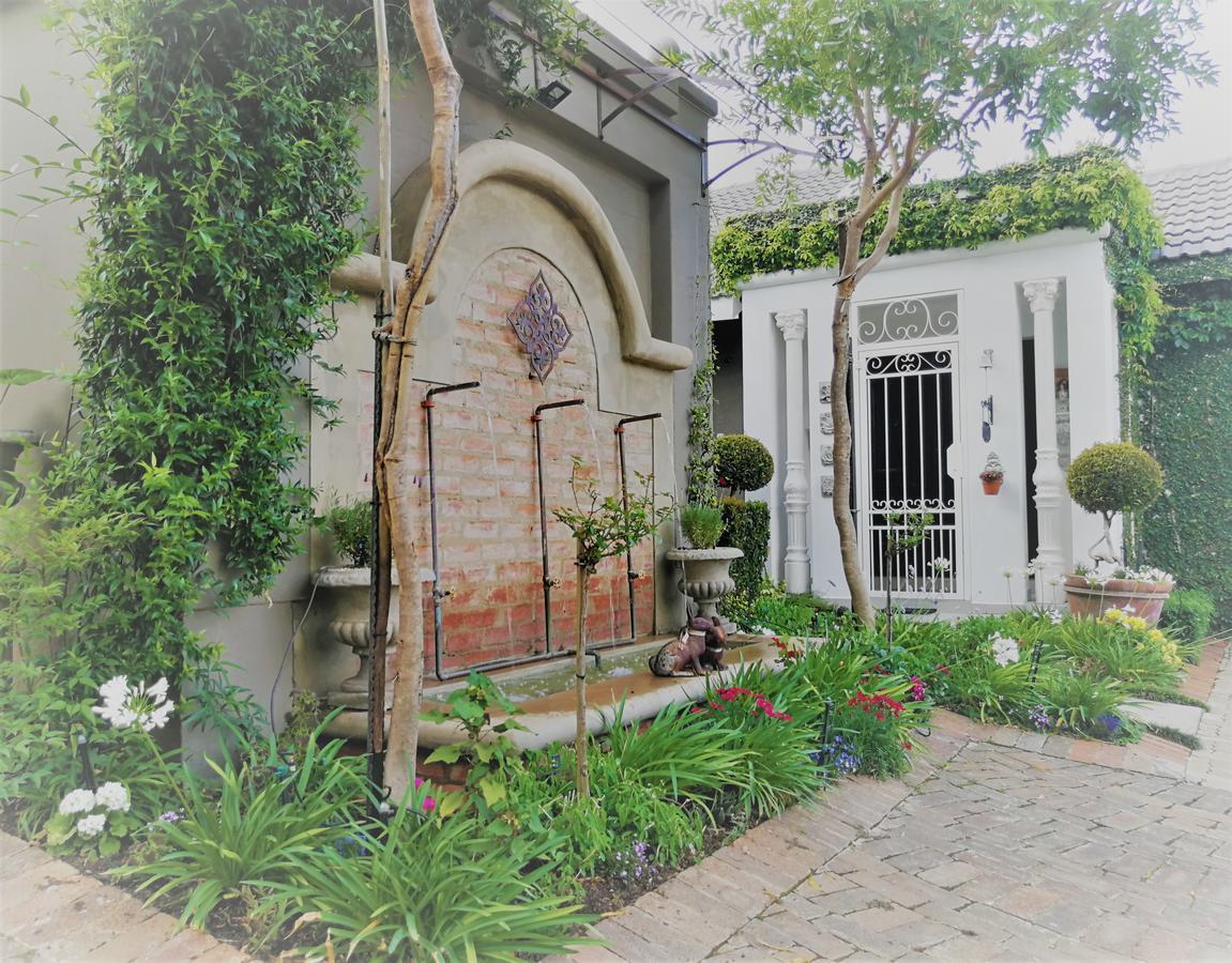 At 98 On Lynburn Guest House Pretoria-Noord Exteriér fotografie