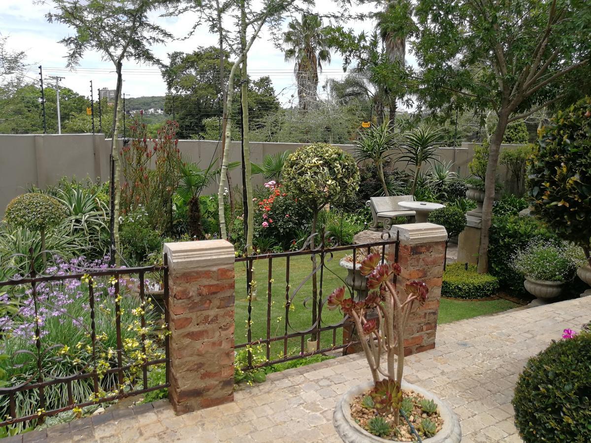 At 98 On Lynburn Guest House Pretoria-Noord Exteriér fotografie