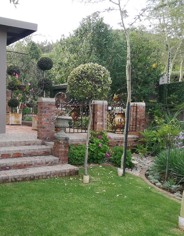 At 98 On Lynburn Guest House Pretoria-Noord Exteriér fotografie
