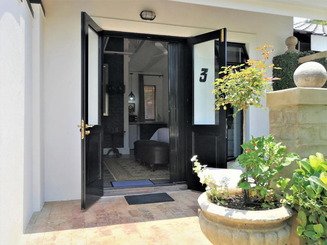At 98 On Lynburn Guest House Pretoria-Noord Exteriér fotografie